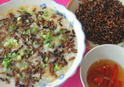 Món cháo mối độc đáo từ mối cánh được ví như "tôm bay" của người Cơ Tu