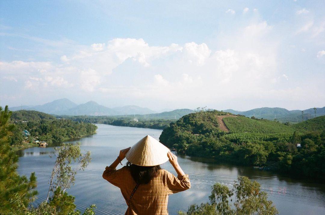 Đồi Vọng Cảnh, điểm du lịch “bắt trọn” vẻ đẹp nên thơ của Cố đô Huế