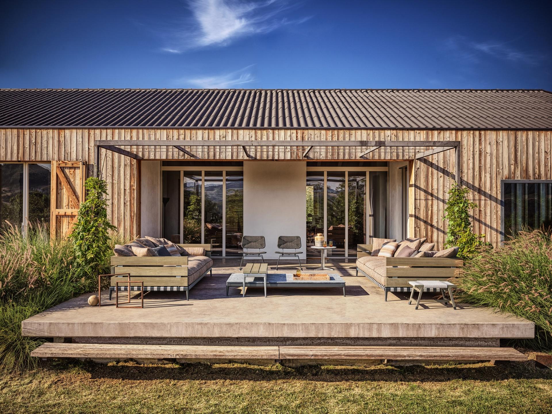 Ngắm ngôi nhà có mặt tiền tuềnh toàng nhưng bên trong tiện nghi miễn bàn