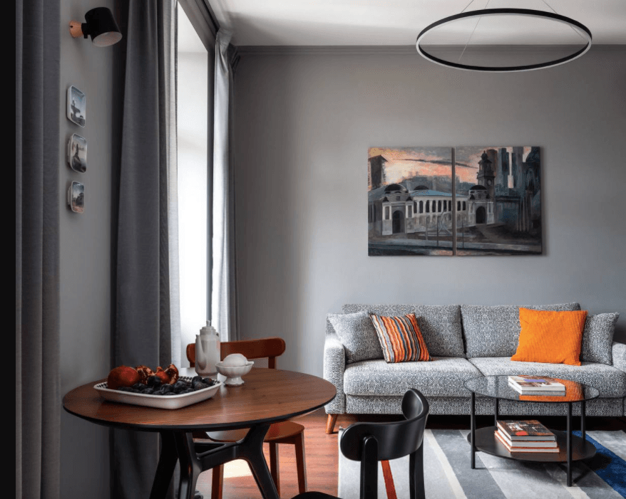 Căn hộ 50m² thu hút với cách sử dụng màu sắc và hoạ tiết cá tính