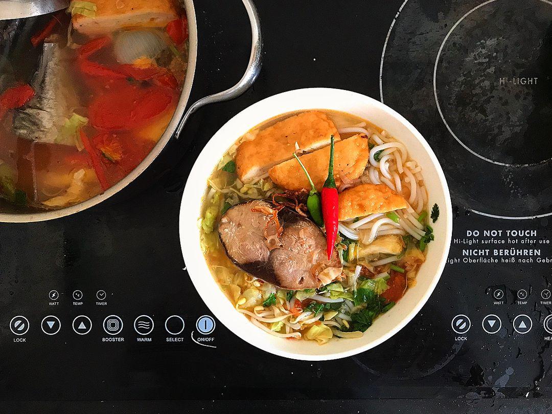 Cách nấu bún cá ngừ tại nhà ngon không kém tiệm, đảm bảo không tanh