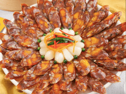 Lạp xưởng trứng muối, món ăn mới thu hút tín đồ ẩm thực