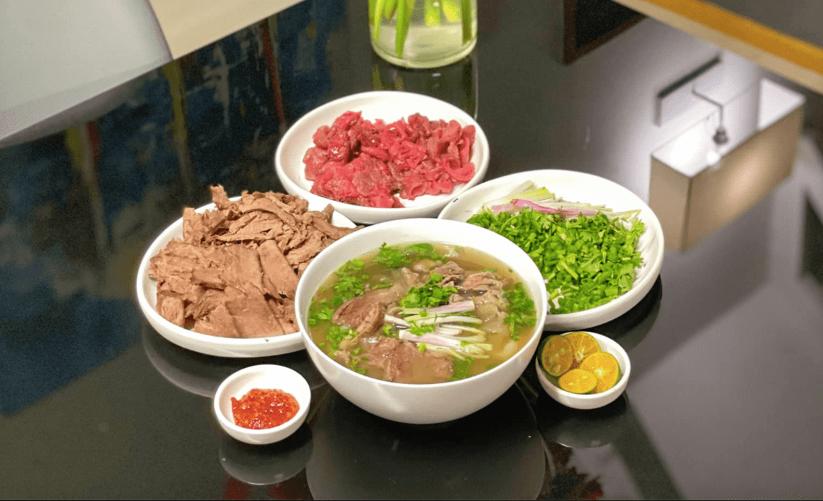 Phở bò, bún riêu, hải sản: 3 món ăn được sao Việt trổ tài ngày Chủ nhật