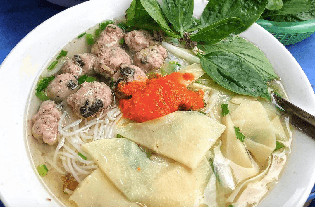 Cách làm bún mọc truyền thống ngon chuẩn vị chẳng kém gì ngoài hàng