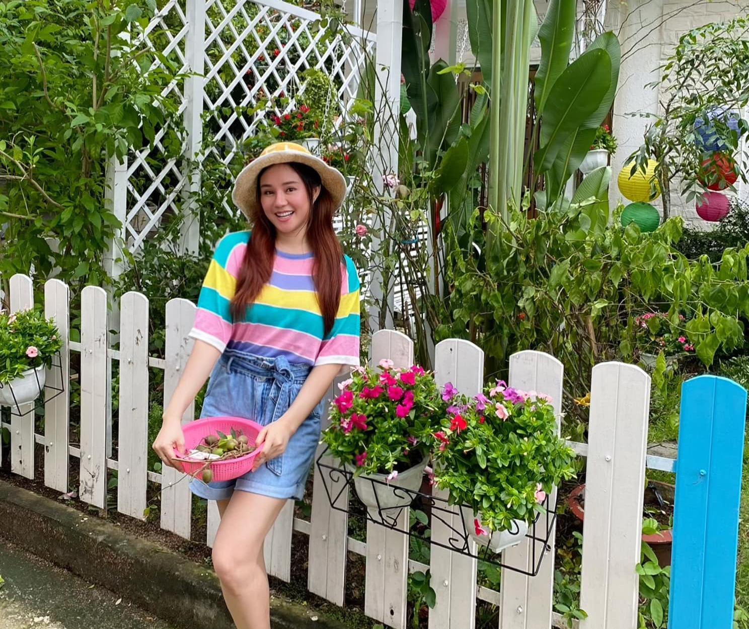 Quà ông xã tặng Vy Oanh: Căn biệt thự 1400m² với khu vườn xanh mướt cây hoa