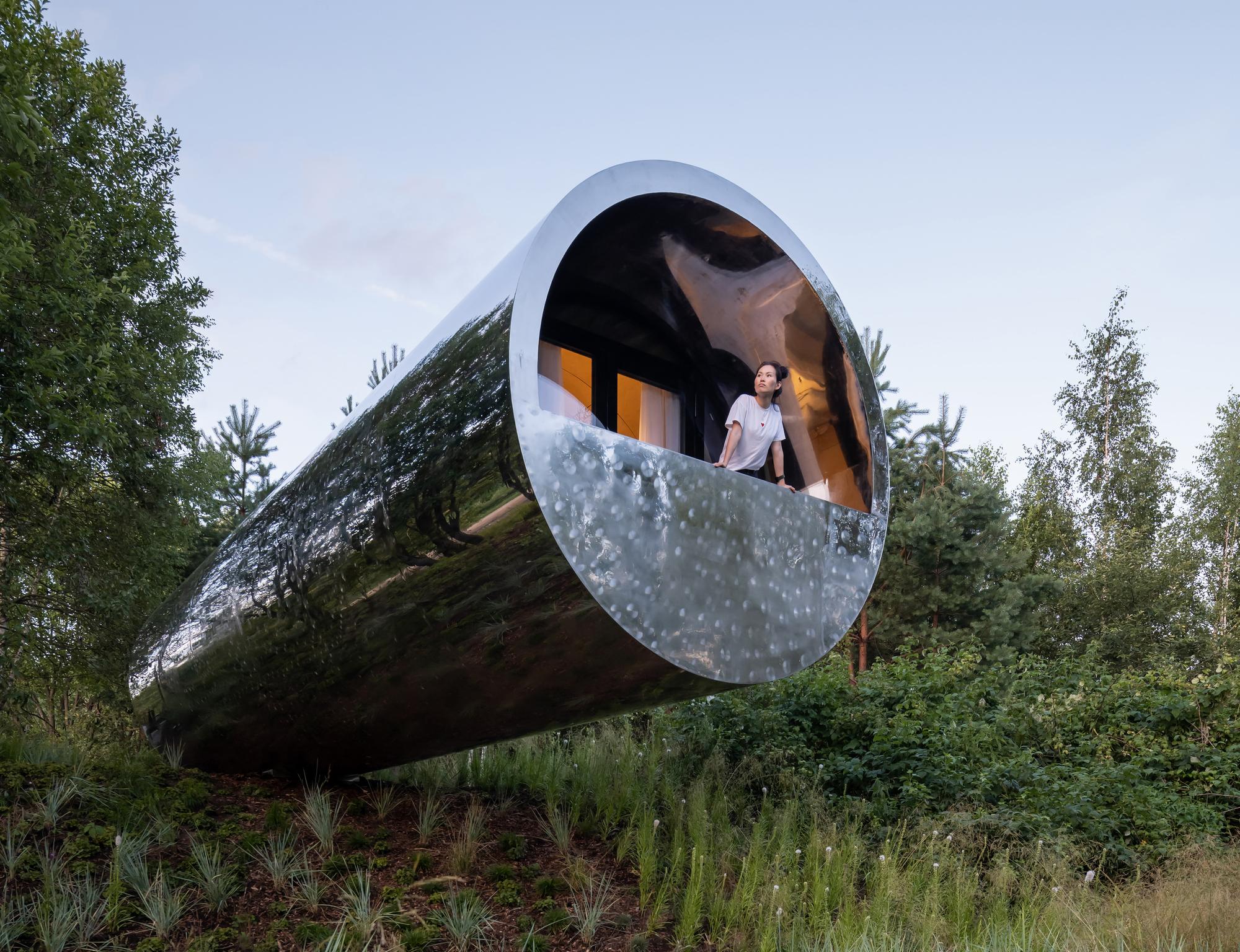 Ngôi nhà ống thép lơ lửng cho người muốn có cảm giác sống ở hành tinh khác