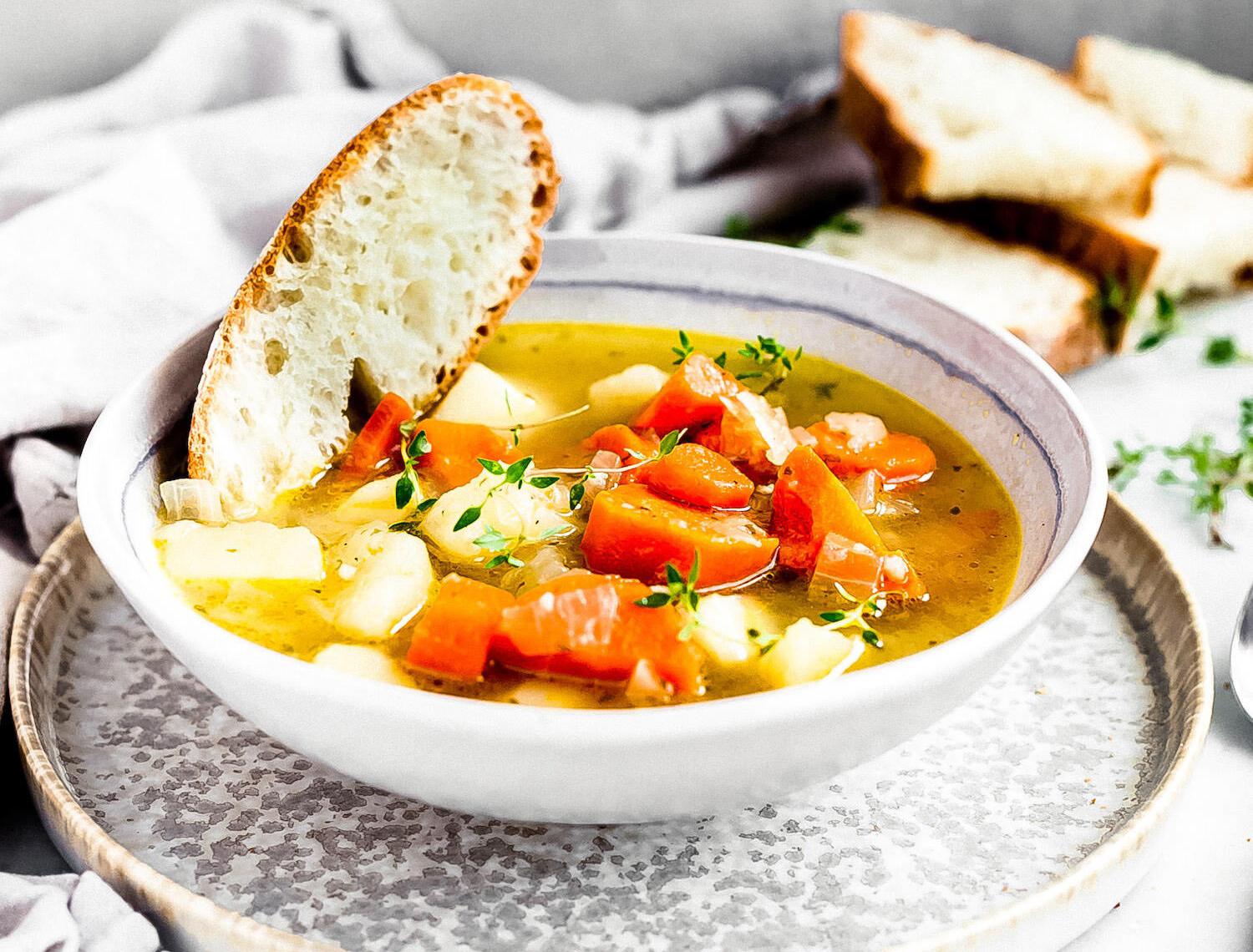 Cách nấu súp khoai tây cà rốt nóng hổi vừa thổi vừa ăn cho ngày mùa đông