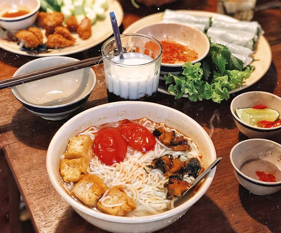 2 quán ăn là "thiên đường" món ngon Hà Nội ngay tại Sài Gòn
