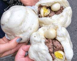 Bánh bao được Lonely Planet vinh danh là món ăn đường phố ngon nhất Việt Nam