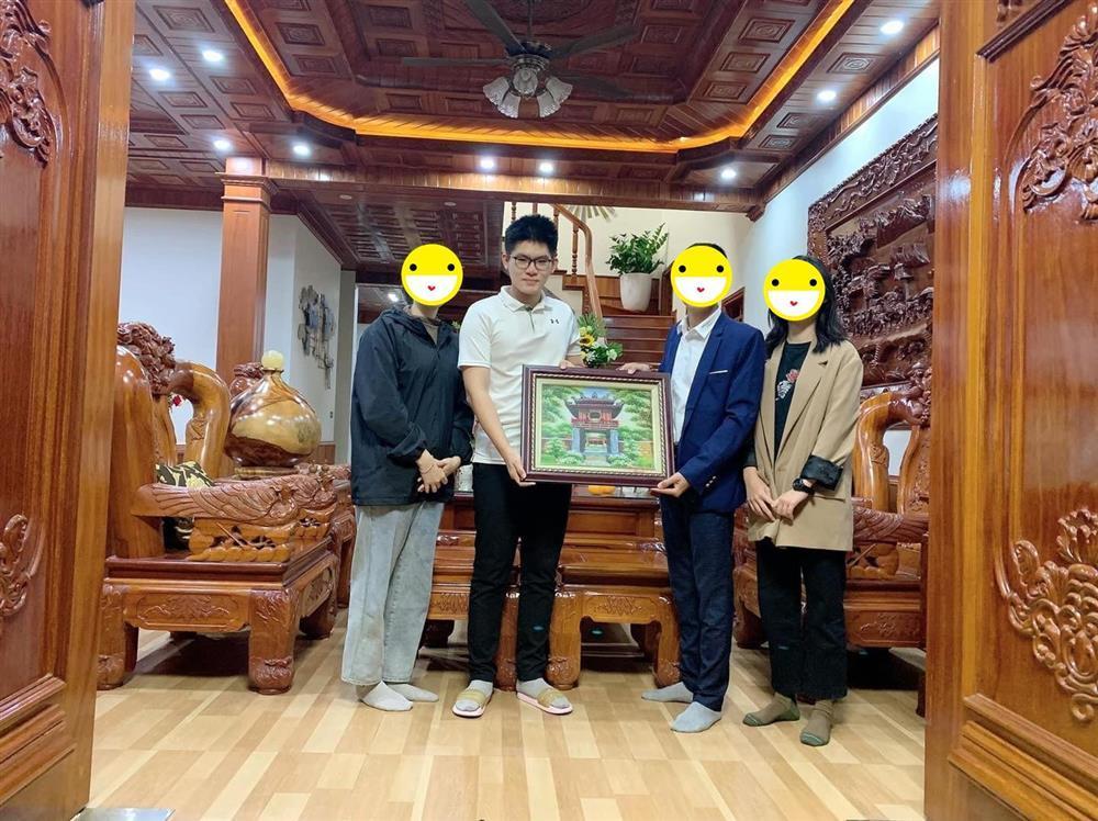Bức ảnh tiết lộ gia thế của Quán quân Olympia 2021, netizen chỉ biết than: 'Vượt sướng học giỏi'