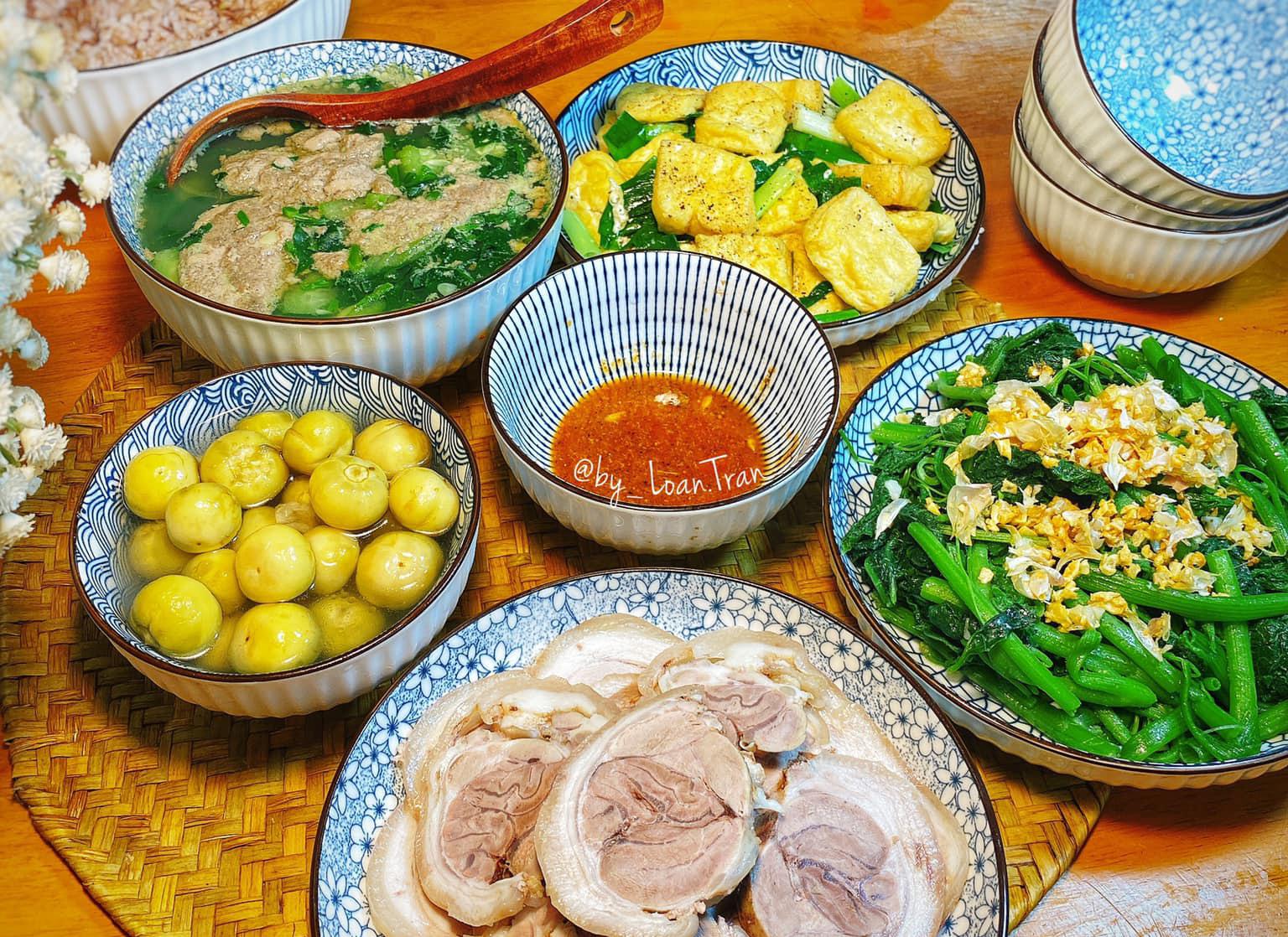 Tối nay ăn gì? 1001+ thực đơn ngon cho từng độ tuổi, chế độ ăn uống