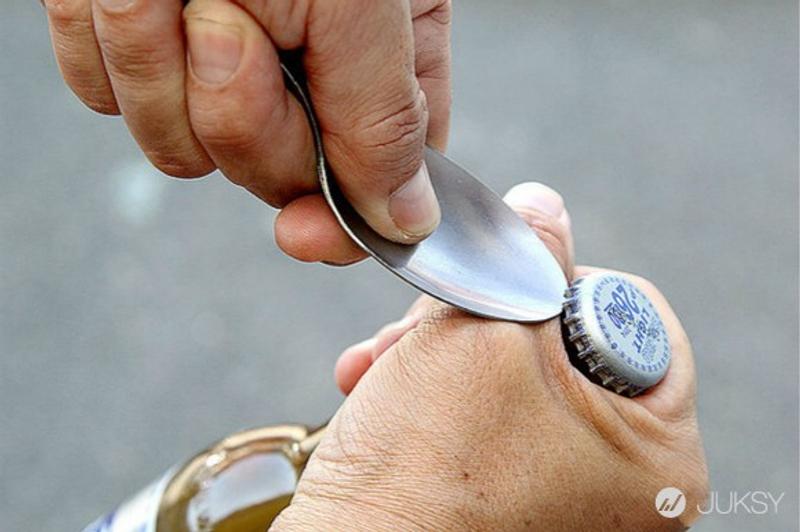 10 cách mở nắp chai mà không cần sử dụng đến dụng cụ mở nắp chuyên dụng