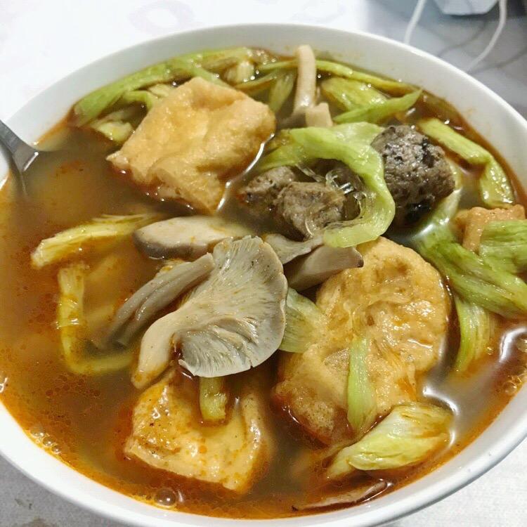 Cách làm bún mọc chay dọc mùng thanh đạm cực đơn giản mà ngon