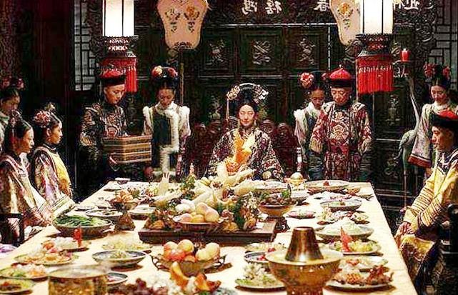 Thói quen ăn uống xa xỉ của Từ Hi Thái hậu, mỗi bữa có 100 món giá lên đến hàng trăm lượng bạc