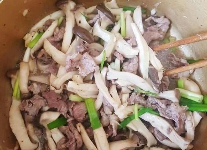 Cách làm nấm đùi gà xào thịt bò hao cơm, chỉ một món cũng để có bữa cơm ngon
