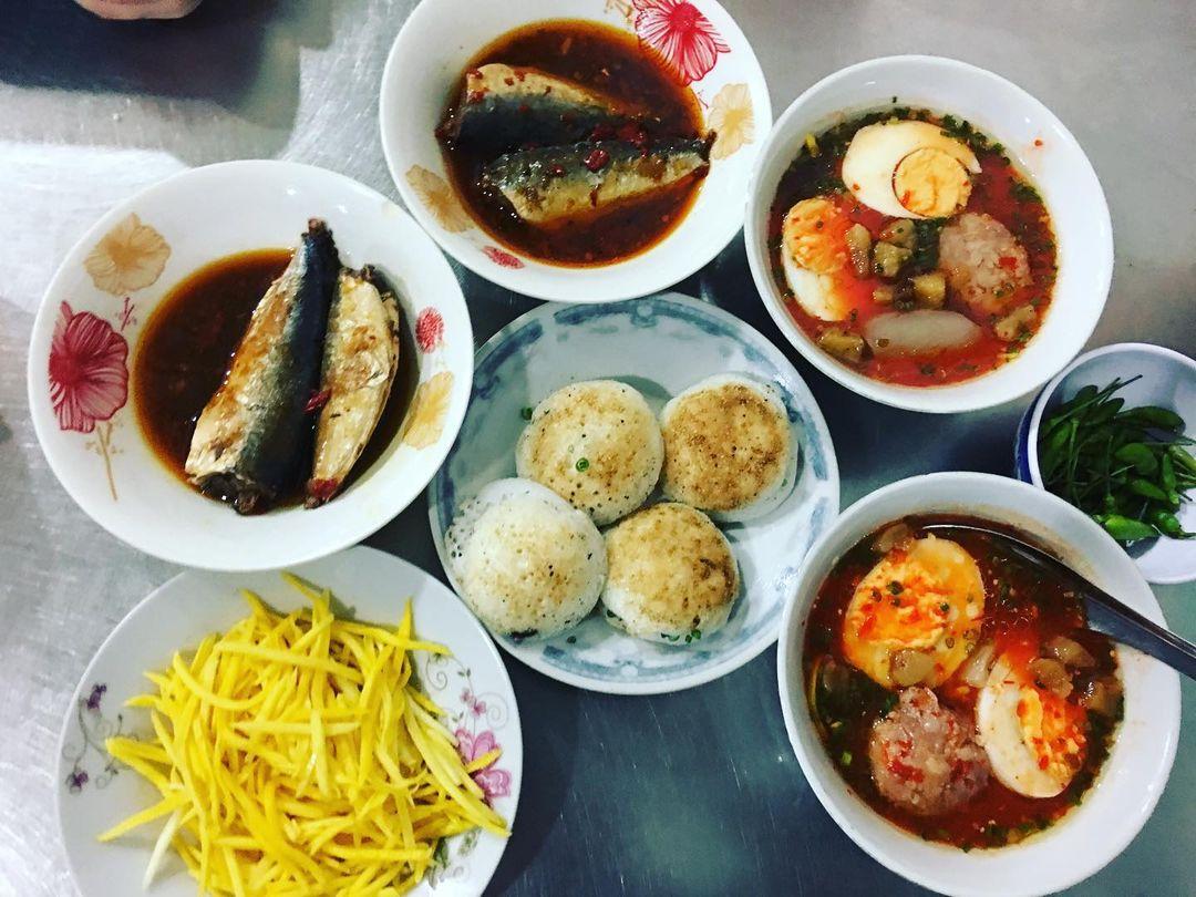 Bánh căn Phan Thiết, món ăn đường phố rẻ mà ngon khó quên
