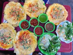 Bánh ép, phiên bản bánh bột lọc cải tiến ngon mà rẻ nên thử khi đến Huế