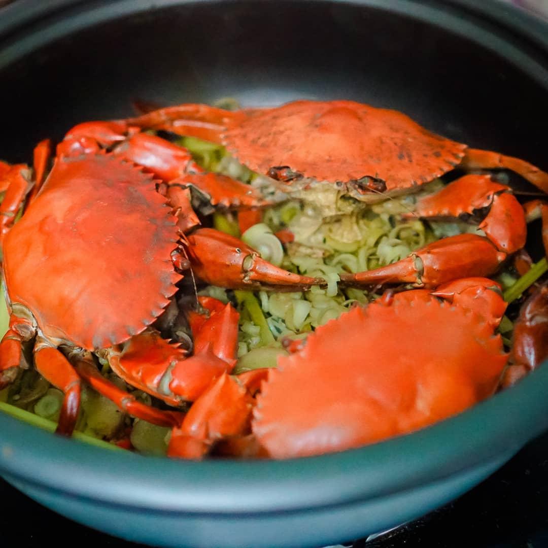 Hấp cua tưởng dễ nhưng hóa ra đa phần đều sai bước này khiến cua kém ngon hẳn