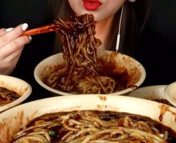 Jajangmyeon, món mì tương đen hội FA rủ nhau đi ăn ngày Valentine đen 14/4
