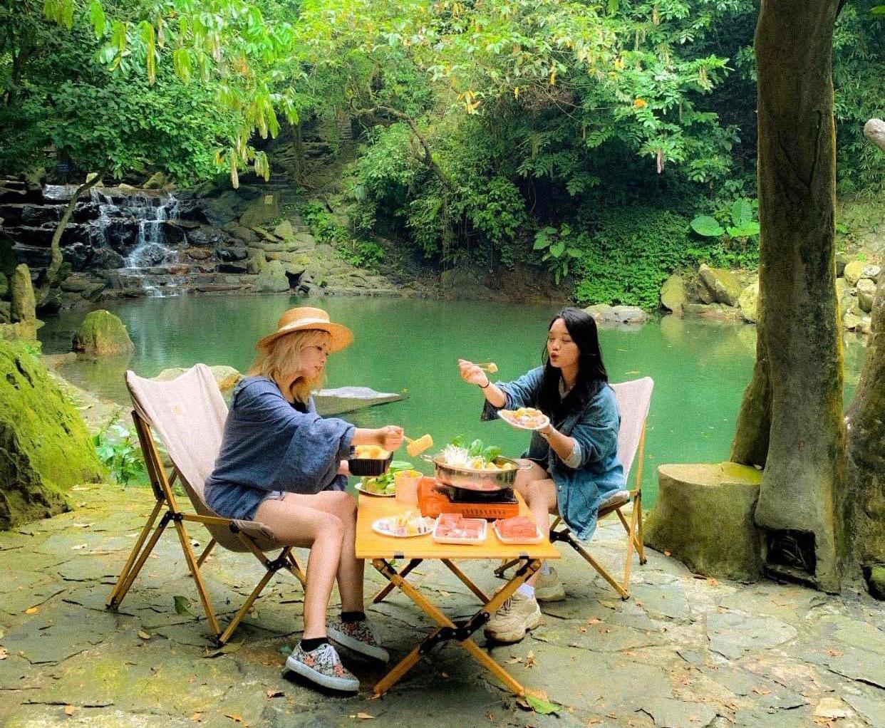 10+ điểm cắm trại gần Hà Nội để du lịch 30/4 và 1/5, nhóm bạn trẻ hay gia đình có con nhỏ đều hợp