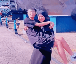 Vidhia bế bổng Đạt Villa, tuyên bố "sắp sang Việt Nam", chính thức phủ nhận tin đồn chia tay