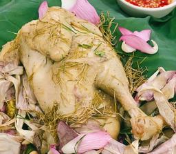 Cách làm gà hấp sen đẹp mắt, thịt gà mềm ngọt thơm ngát hương sen, sắp mâm cỗ cả họ đều khen