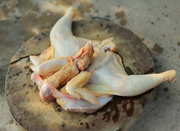 4 mẹo chọn gà mổ sẵn ngon, tươi, ngọt thịt