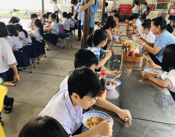 98 học sinh tiểu học tại TP.HCM nghi bị ngộ độc thực phẩm