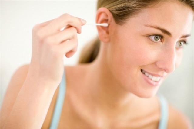 Thói quen phổ thông dễ gây điếc tai