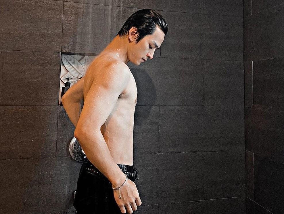 "Thầy giáo Ngạn" Trần Nghĩa khoe body lực lưỡng, tạm biệt hình ảnh thư sinh