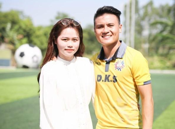 Vài tiếng trước ồn ào "cắm sừng", Quang Hải thành hàng xóm với Huỳnh Anh