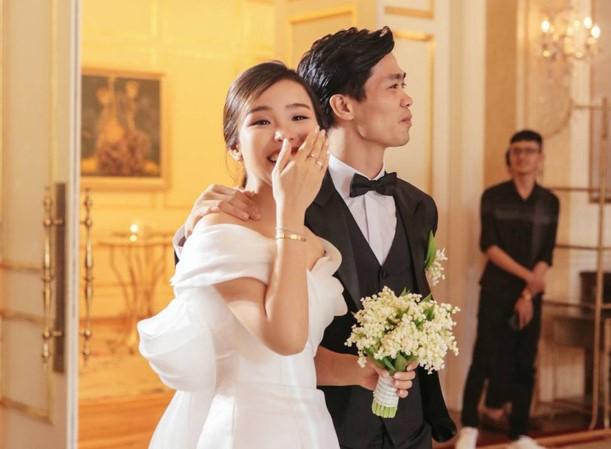 Ngày cưới của Công Phượng xuất hiện trên loạt báo Trung