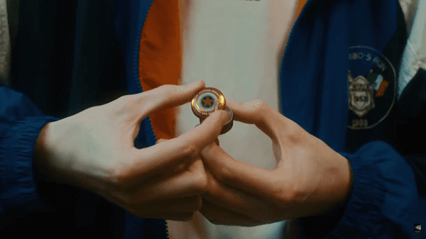 Dân mạng quốc tế săn lùng cao Sao Vàng của Việt Nam với giá đắt gấp 600 lần