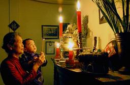 Rút chân hương trước hay sau khi cúng ông Táo mới là đúng?