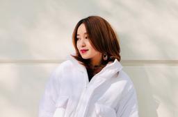 Hot girl Mi Vân bênh vực Sơn Tùng, chê ai đó "phèn" từ hình thức đến cư xử