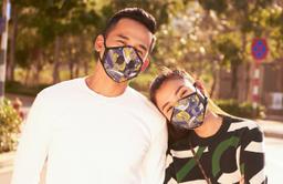 Vợ chồng Thúy Diễm - Lương Thế Thành bật mí cách phối đồ với khẩu trang