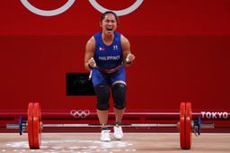 Giành HC Vàng Olympic, đô cử Philippines Hidilyn Diaz được tặng 1 lô đất