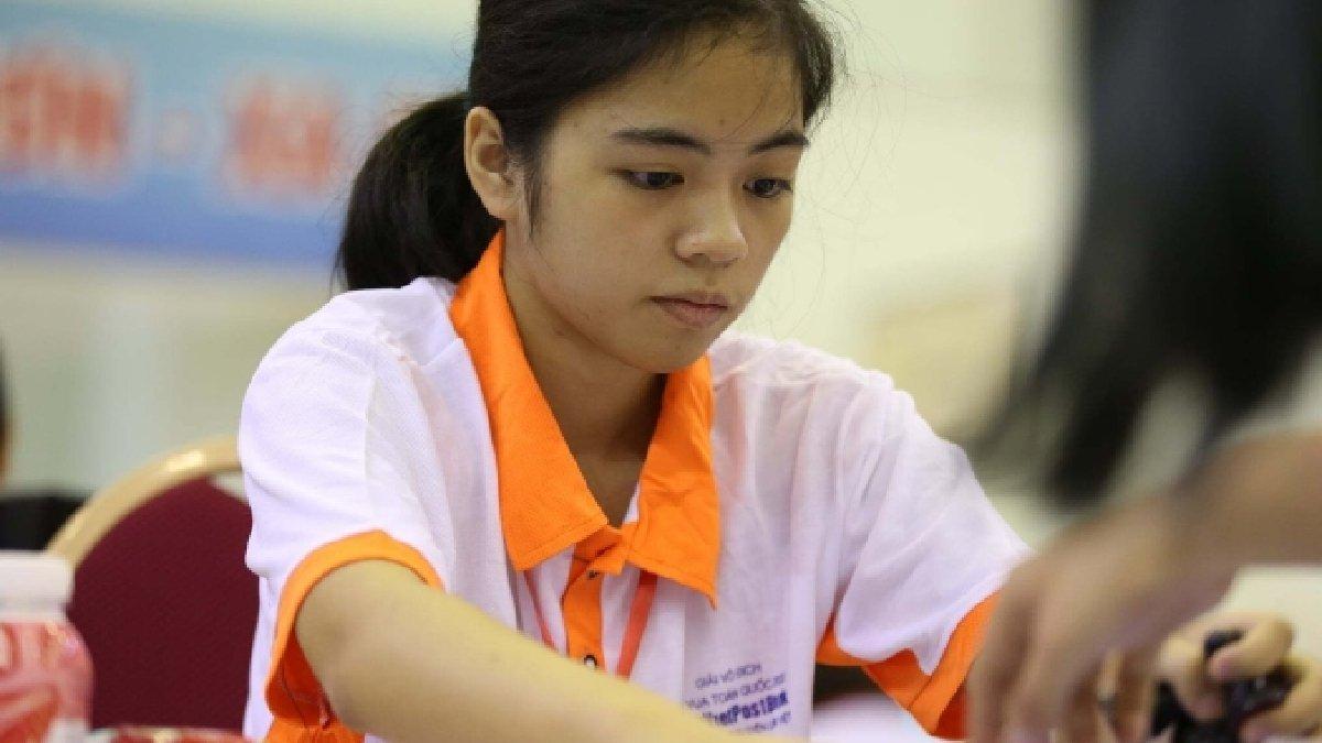 Nữ sinh Hà Nội "siêu năng lực" đỗ cùng lúc ba chuyên Toán - Văn - Anh