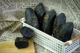 Ba loại bánh “đen xì” nhưng ngon khó cưỡng từ tinh than tre