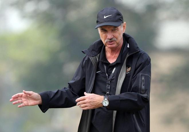 HLV Alfred Riedl và một phần cơ thể của người Việt