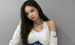 Jennie BlackPink tiếp tục gây tranh cãi về trang phục