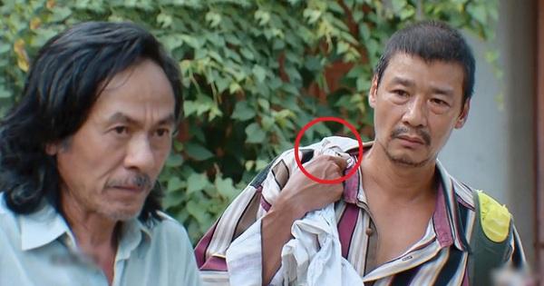 Ông Sinh (Hương vị tình thân) dùng loại "dây lạ" buộc bao, thiếu đạo cụ hay gì?