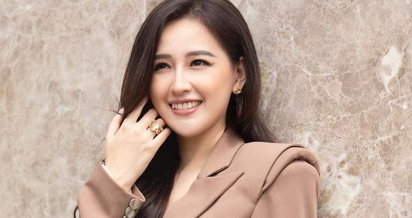 Thật thà như Mai Phương Thúy, thừa nhận chỉnh ảnh cho không còn chút nọng nào mới đăng