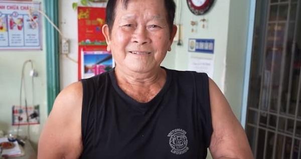 Cụ ông miền Tây U90 vạm vỡ dẻo dai hơn thanh niên trai tráng, thích lái mô tô đưa vợ đi phượt