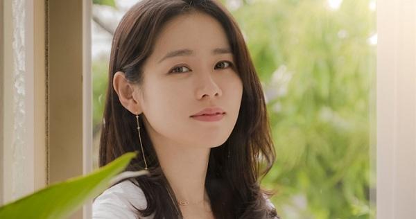Son Ye Jin chỉ xuất hiện "sương sương" đã vượt Song Hye Kyo, Jisoo lên Top 1