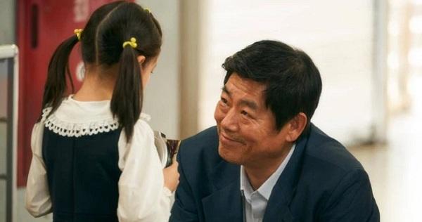 "Bố cũng là lần đầu tiên làm bố": Hành trình làm cha mẹ, đừng để lời lượng thứ không kịp nói ra