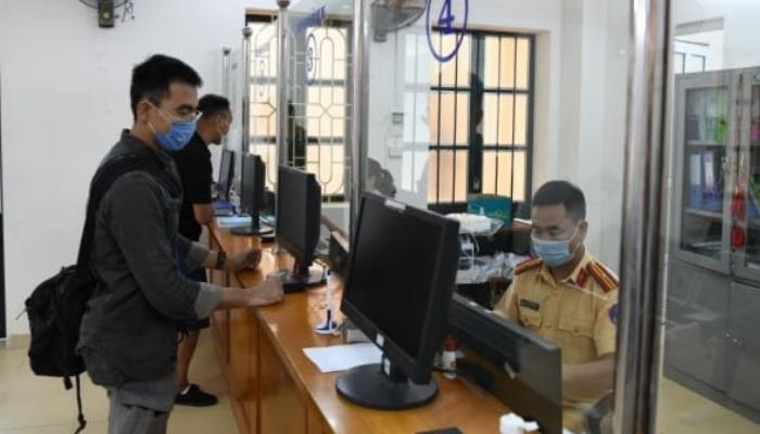 Người dân được đăng ký trực tuyến để nhận biển số tạm thời cho xe mới mua