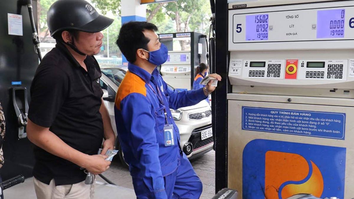 Giá xăng 21/6: Xăng có thể tăng thêm đến 400 đồng/lít chiều nay