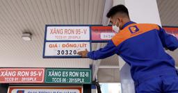 Giá xăng sau kì điều chỉnh 11/8 có thể giảm tiếp 1000 đồng/lít