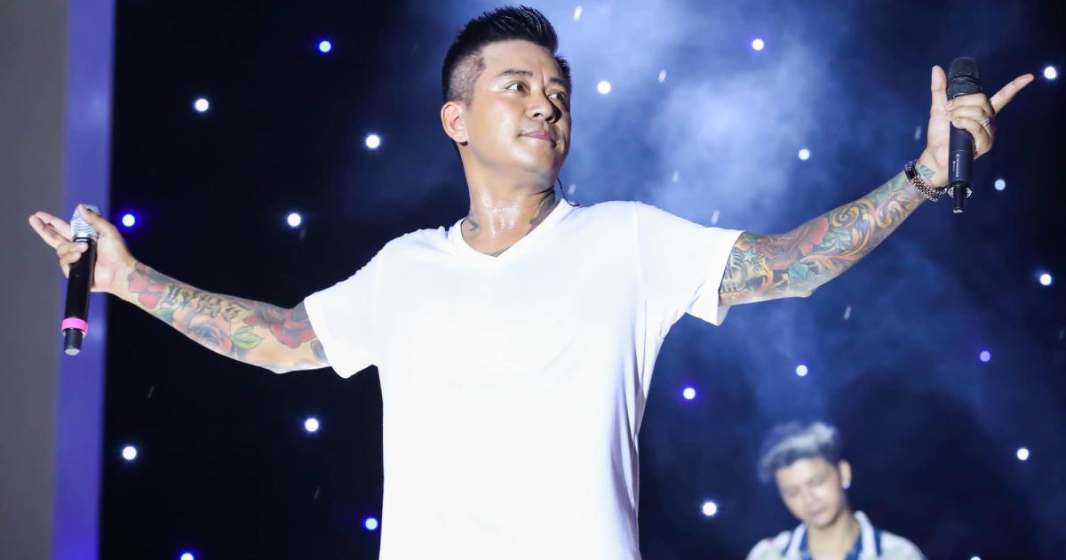 Hát ở ban công, Tuấn Hưng đối diện với mức phạt hành chính lên đến 15 triệu đồng